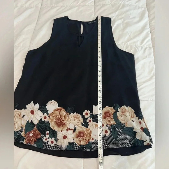Versona loose fitting sleeveless top, black with fall color floral detail at hem - Picture 6 of 13